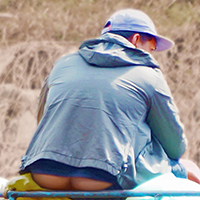Men with their pants sagging and buttcracks exposed.